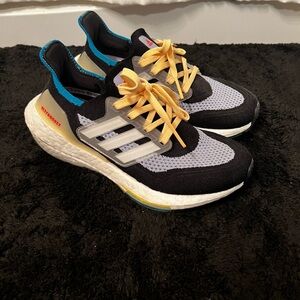 Adidas women’s ultra boost size 5.5
